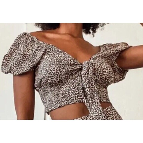 NWT Lulu's Fiercely in Love Beige Leopard Print Tie-Front Crop Top Size Medium - Picture 1 of 6